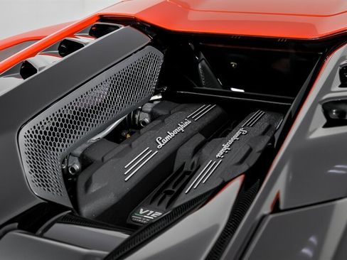 Used 2024 Lamborghini Revuelto AWD/4WD image 19