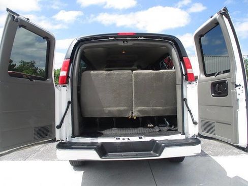Used 2017 Chevrolet Express 3500 LT w/ LT Preferred Equipment Group RWD image 5