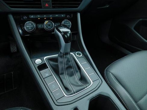 Used 2024 Volkswagen Jetta SE FWD image 19