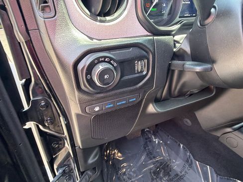 Used 2025 Jeep Wrangler Willys AWD/4WD image 21