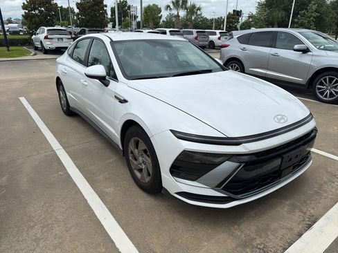 Used 2025 Hyundai Sonata SE FWD image 2