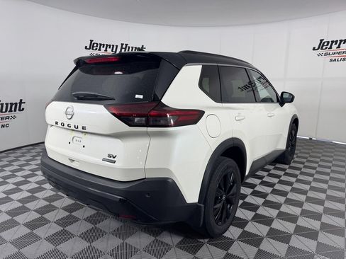Used 2023 Nissan Rogue SV w/ SV Premium B Package FWD image 7