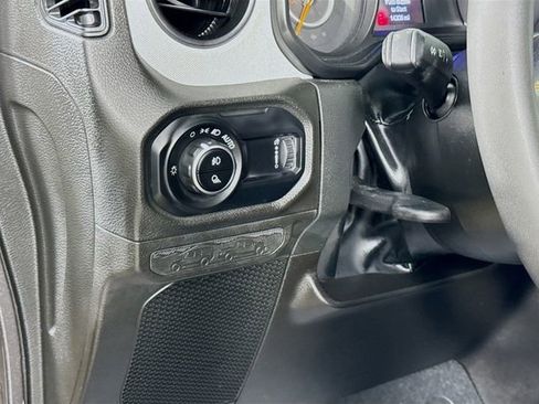 Used 2024 Jeep Gladiator Sport AWD/4WD image 10