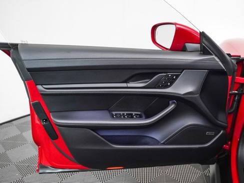 Used 2022 Porsche Taycan GTS image 25