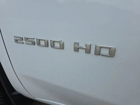 Used 2023 Chevrolet Silverado 2500 LT AWD/4WD image 9