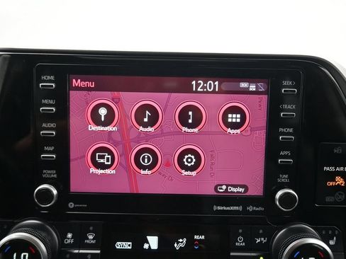 Used 2020 Toyota Highlander XLE AWD/4WD image 17