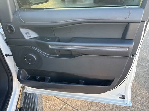 Used 2024 Ford Expedition Limited image 34