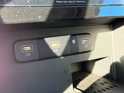 Used 2024 Kia Carnival EX image 46