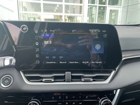 Used 2025 Chevrolet Equinox LT FWD image 22