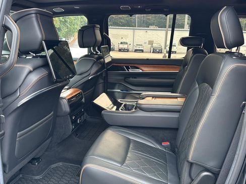 Used 2022 Jeep Grand Wagoneer Series III w/ Rear Seat Video Group 1 image 9
