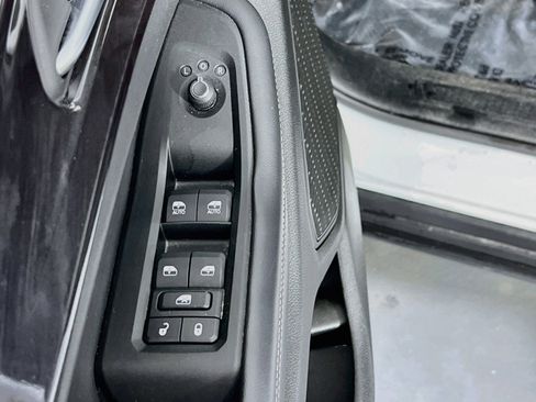 Used 2023 Jeep Grand Cherokee Laredo AWD/4WD image 17