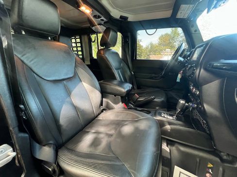 Used 2015 Jeep Wrangler Unlimited Sahara AWD/4WD image 25