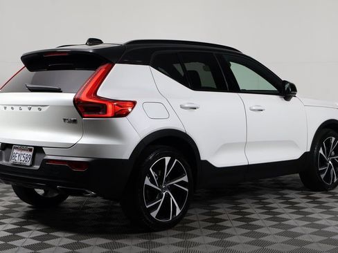 Used 2019 Volvo XC40 T5 R-Design image 4