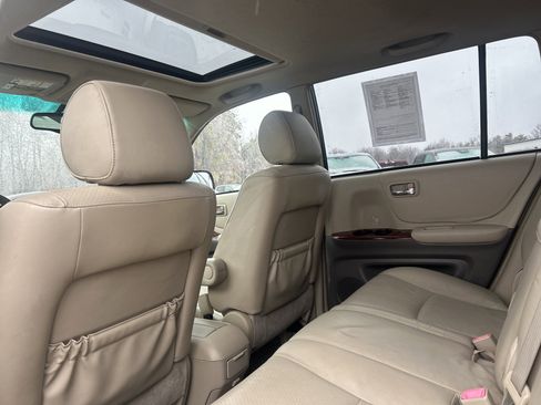 Used 2004 Toyota Highlander 4WD V6 image 12