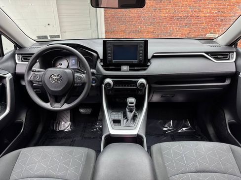 Used 2022 Toyota RAV4 XLE image 12