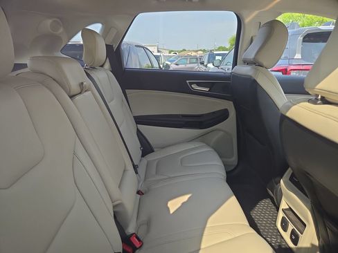 Used 2020 Ford Edge Titanium FWD image 11