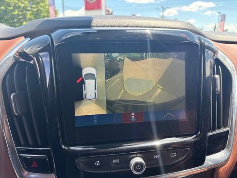 Used 2018 Chevrolet Traverse High Country AWD/4WD image 17
