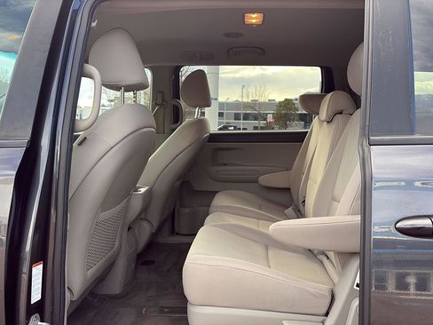 Used 2020 Kia Sedona LX image 13