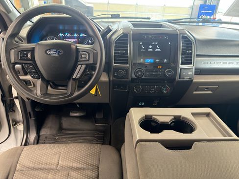 Used 2017 Ford F350 XLT w/ XLT Premium Package AWD/4WD image 30