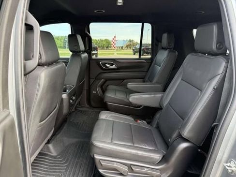 Used 2024 Chevrolet Suburban Z71 w/ Luxury Package AWD/4WD image 13