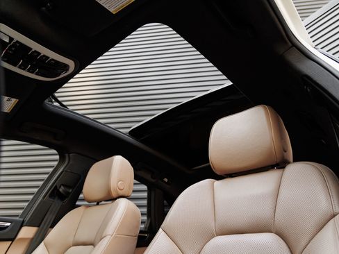 Certified 2021 Porsche Macan S AWD/4WD image 14