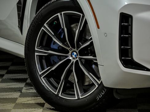 Used 2025 BMW X5 M60i AWD/4WD image 3