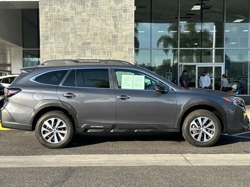 Used 2025 Subaru Outback Premium image 4