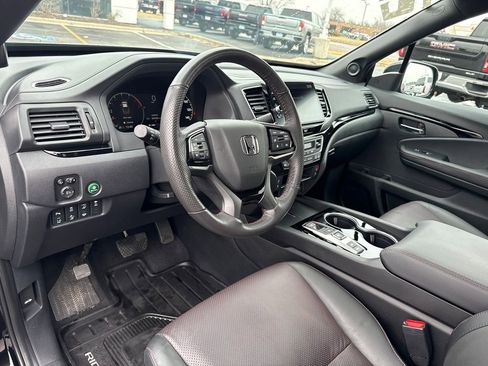Used 2025 Honda Ridgeline Black Edition image 17