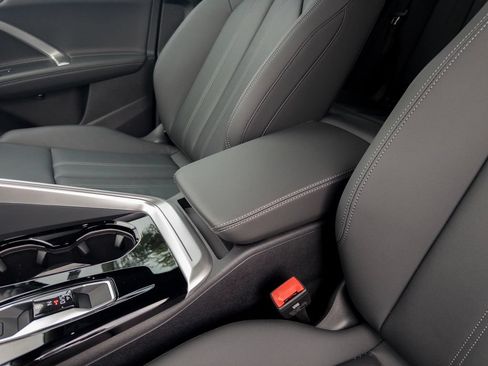 Certified 2025 Audi Q5 Premium w/ Convenience Package AWD/4WD image 21