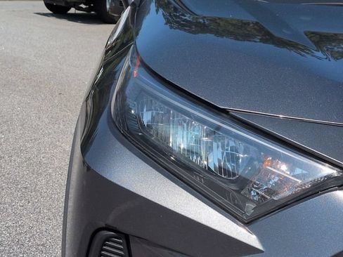 Used 2021 Toyota RAV4 LE FWD image 10