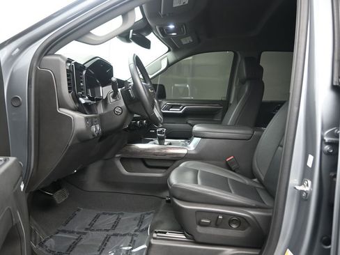 Used 2025 Chevrolet Silverado 1500 LTZ RWD image 12