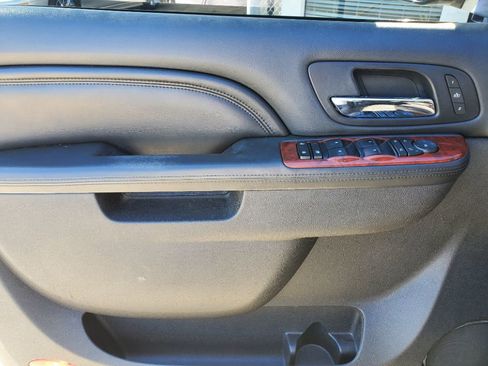 Used 2011 Cadillac Escalade 2WD image 14