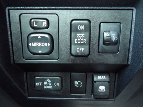 Used 2018 Toyota Tundra SR5 w/ TRD Sport Package image 18