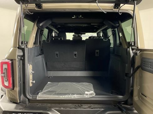 New 2026 Ford Bronco Outer Banks w/ Sasquatch Package AWD/4WD image 11