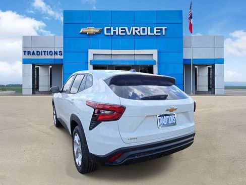 New 2026 Chevrolet Trax LS w/ LS Convenience Package FWD image 8