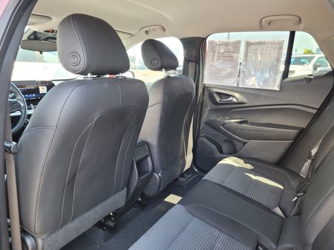 Used 2025 Chevrolet Trax LT w/ LT Convenience Package FWD image 14