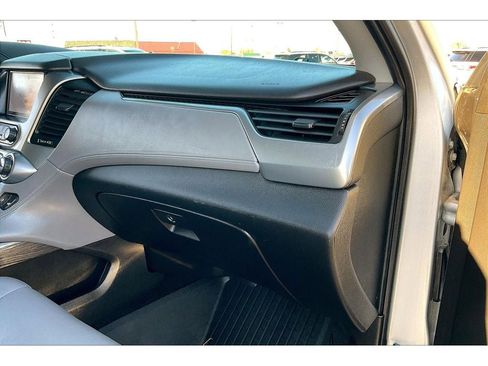 Used 2018 Chevrolet Suburban LT image 18