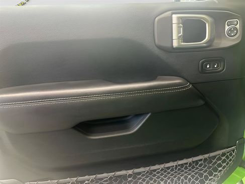 Used 2019 Jeep Wrangler Unlimited Sahara w/ Uconnect 4C Nav & Sound Group AWD/4WD image 11