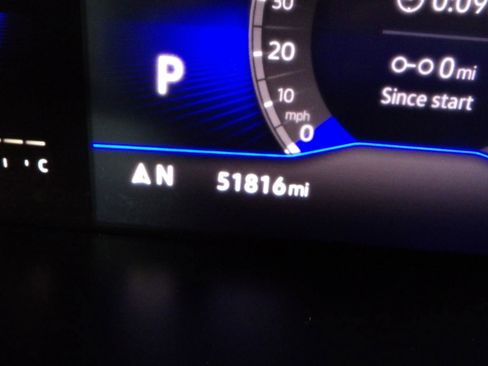 Used 2022 Volkswagen Tiguan SE w/ Panoramic Sunroof Package FWD image 25