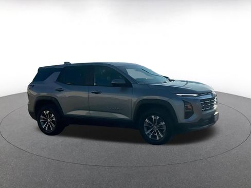 Used 2025 Chevrolet Equinox LT image 2