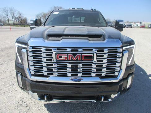 New 2026 GMC Sierra 2500 Denali w/ Denali Reserve Package image 12