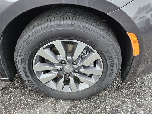 Used 2020 Chrysler Pacifica Touring-L Plus w/ Advanced Safetytec Group image 9