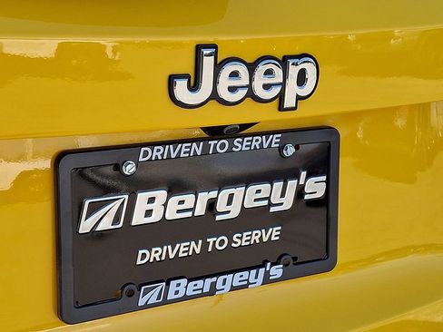 Used 2023 Jeep Renegade Latitude AWD/4WD image 35