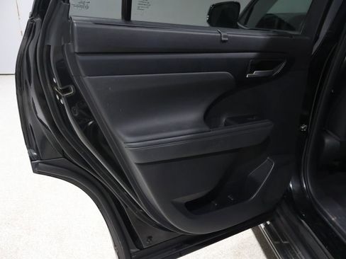 Used 2023 Toyota Highlander XLE image 20