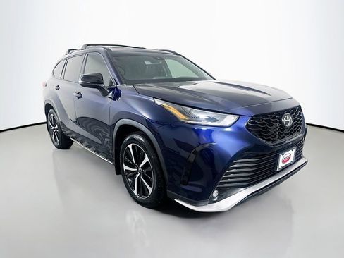 Used 2022 Toyota Highlander XSE FWD image 3