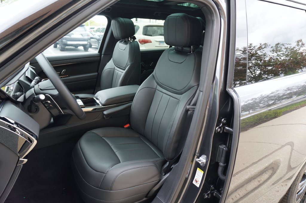 Used 2026 Land Rover Range Rover Sport Dynamic SE AWD/4WD image 13