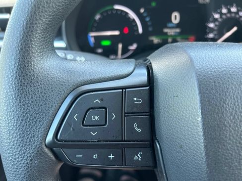 Used 2025 Toyota Sienna LE FWD image 23