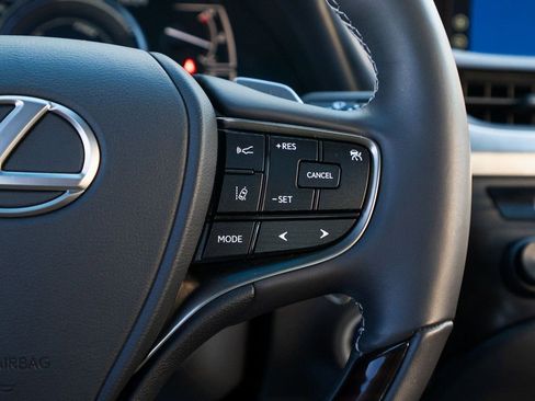 Used 2020 Lexus ES 300h w/ Premium Package image 31