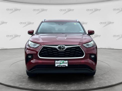 Used 2020 Toyota Highlander XLE AWD/4WD image 2