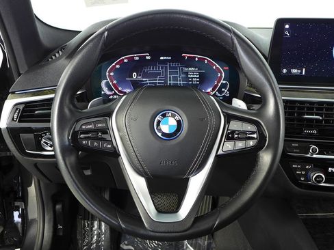 Certified 2023 BMW 530e w/ Convenience Package image 27